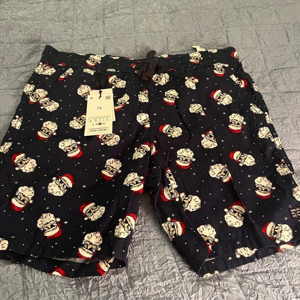 Denim & Flower Santa Christmas shorts NWT Men’s Large